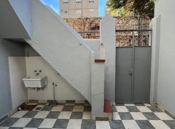 Casa · 70m² · 3 Ambientes · Casa de Pasillo en Alquiler, un Dormitorio, Patio, Altillo, Zona del Río, Terraza.
