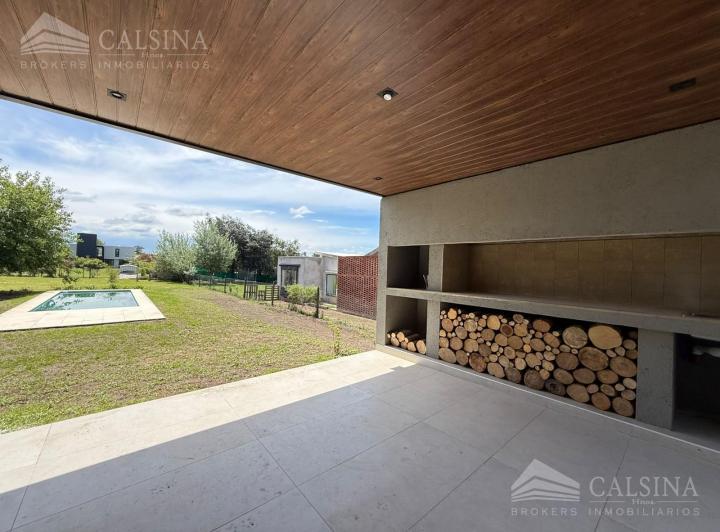 Casa · 1700m² · 3 Dormitorios · 2 Cocheras