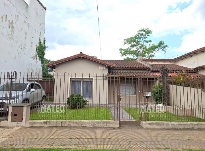 Casa · 1m² · 4 Ambientes · 1 Cochera
