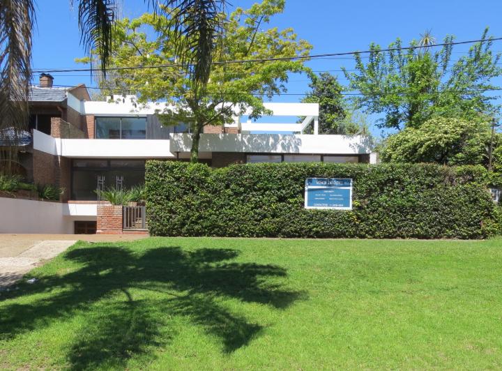Casa · 430m² · 8 Ambientes · 6 Cocheras