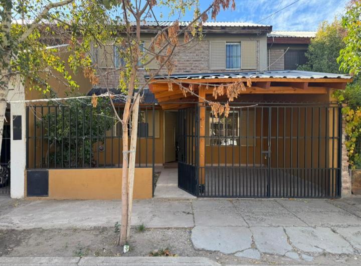 Casa · 98m² · 4 Ambientes · 1 Cochera