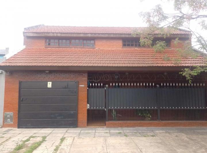 Casa · 160m² · 5 Ambientes · 2 Cocheras