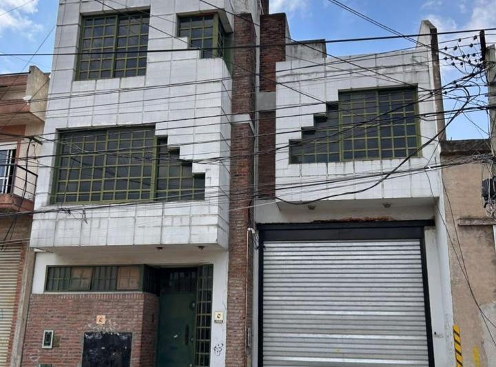Depósito · 390m² · 3 Ambientes · 1 Cochera