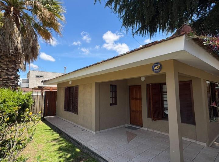Casa · 241m²