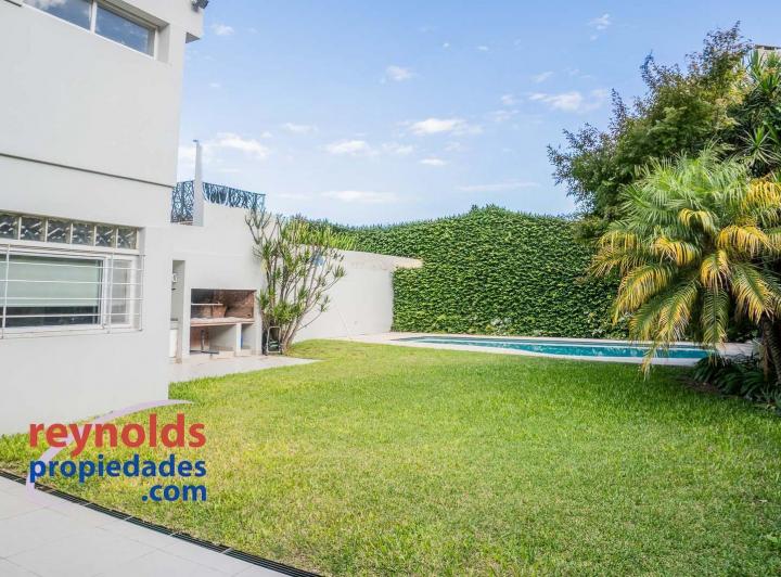 Casa · 279m² · 8 Ambientes · 5 Cocheras