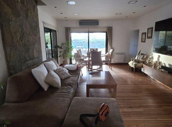 Casa · 150m² · 5 Ambientes · 2 Cocheras