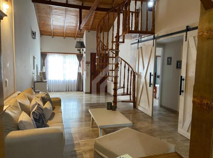 Casa · 160m² · 5 Ambientes · 2 Cocheras