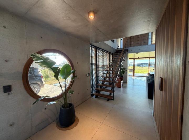 Casa · 740m² · 5 Ambientes · 2 Cocheras