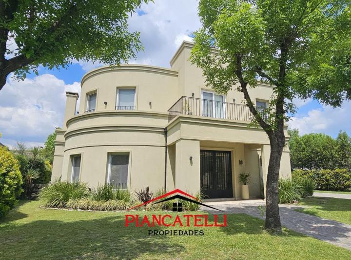Casa · 270m² · 5 Ambientes · 6 Cocheras