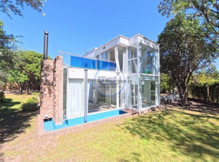 Casa · 200m² · 4 Ambientes