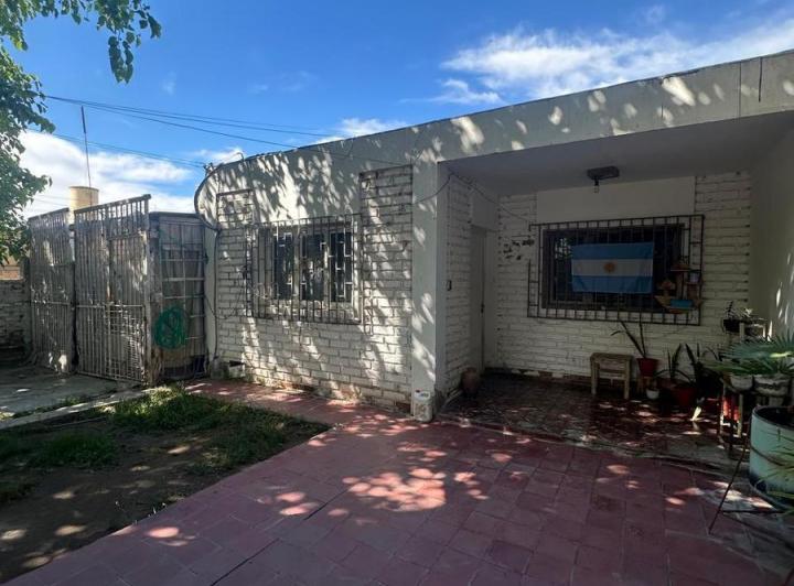 Casa · 65m² · 4 Ambientes · 2 Cocheras