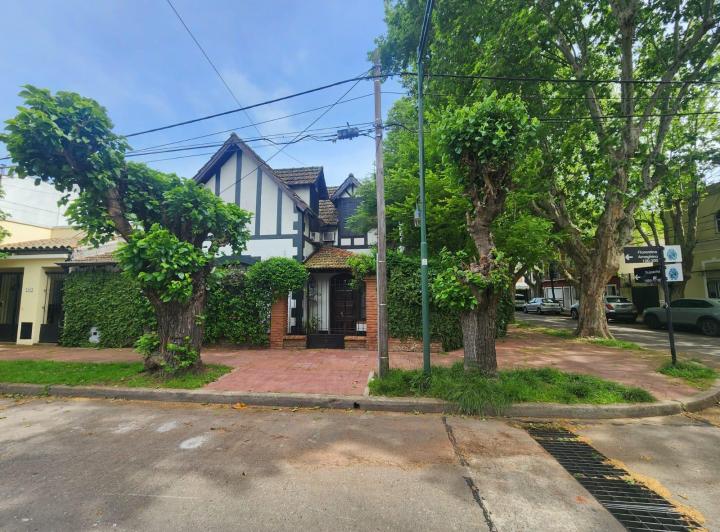 Casa · 180m² · 6 Ambientes