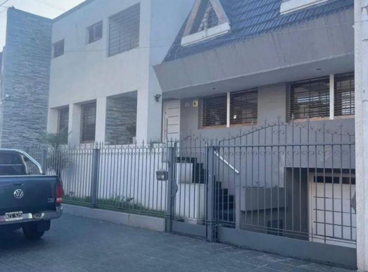 Casa · 370m² · 4 Ambientes · 2 Cocheras