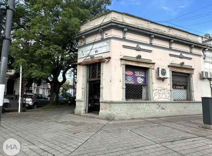 Local comercial · 373m²