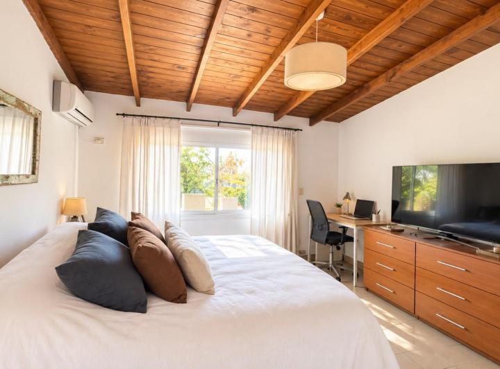 Casa · 120m² · 5 Ambientes · 2 Cocheras