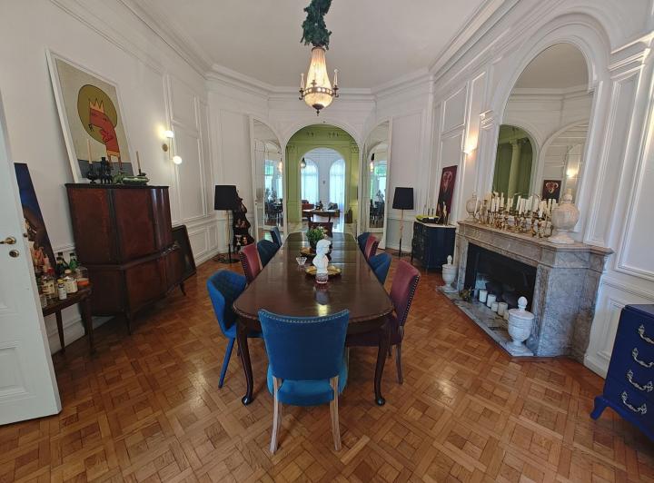 Casa · 900m² · 10 Ambientes · 2 Cocheras