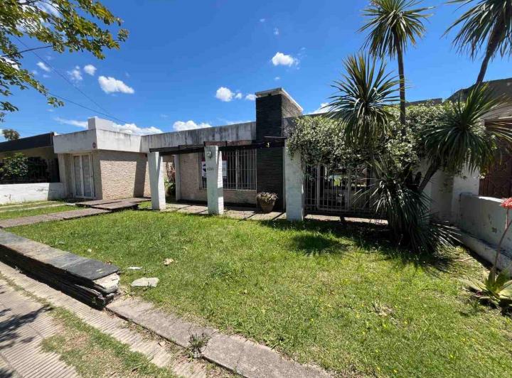Casa · 225m² · 5 Ambientes · 1 Cochera