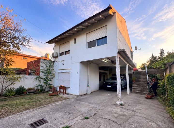 Casa · 126m² · 7 Ambientes · 2 Cocheras