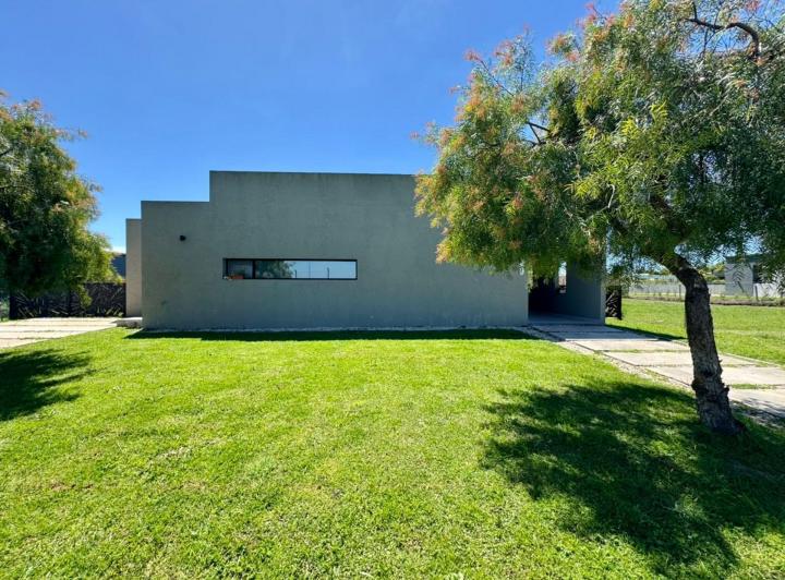 Casa · 160m² · 4 Ambientes · 2 Cocheras