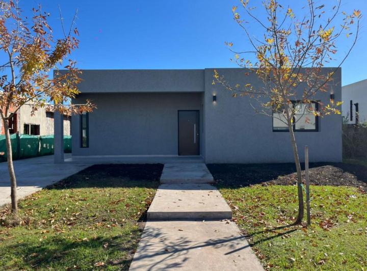 Casa · 190m² · 5 Ambientes · 2 Cocheras