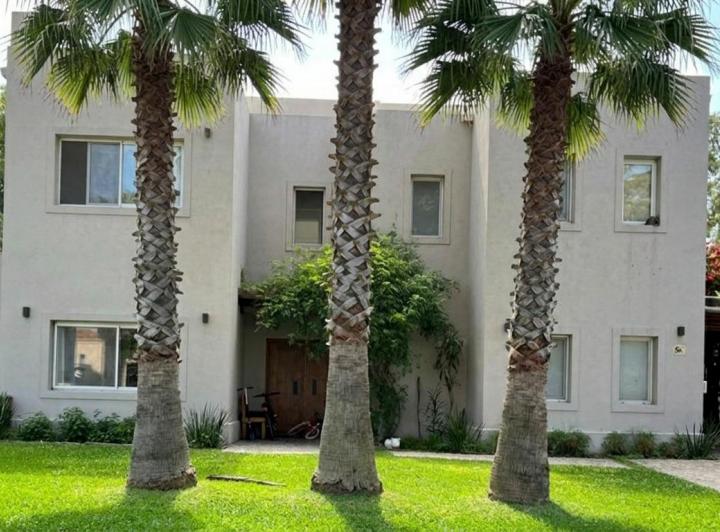 Casa · 220m² · 6 Ambientes · 2 Cocheras