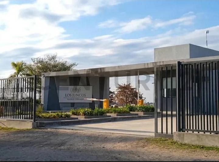Terreno · 988m²
