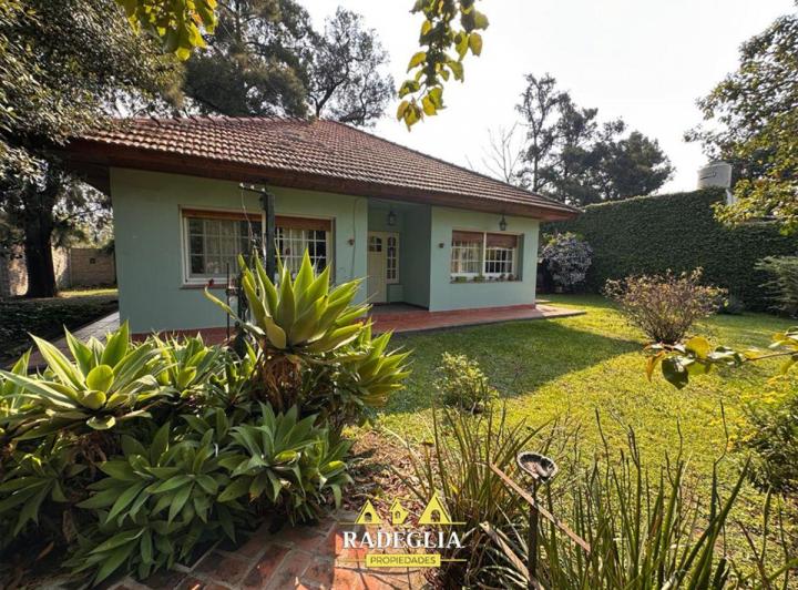 Casa · 200m² · 6 Ambientes · 2 Cocheras