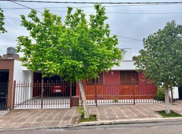 Casa · 124m² · 3 Dormitorios · 2 Cocheras · Casa en Venta 3 Dorm. Sobre Chaco, B Supe, Godoy Cruz