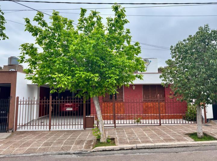 Casa · 124m² · 3 Dormitorios · 2 Cocheras