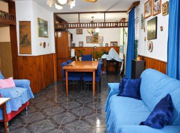 Casa · 242m² · 5 Ambientes · 2 Cocheras · Casa en Venta. Guaymallén