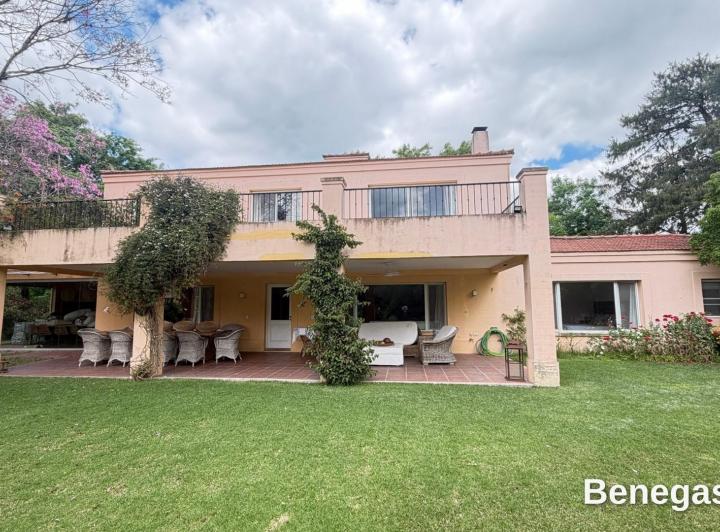 Casa · 300m² · 5 Ambientes