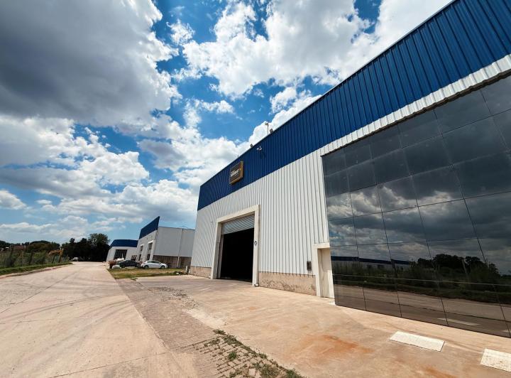 Local comercial · 900m² · 5 Ambientes