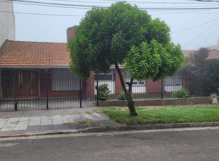Casa · 160m² · 5 Ambientes · 1 Cochera