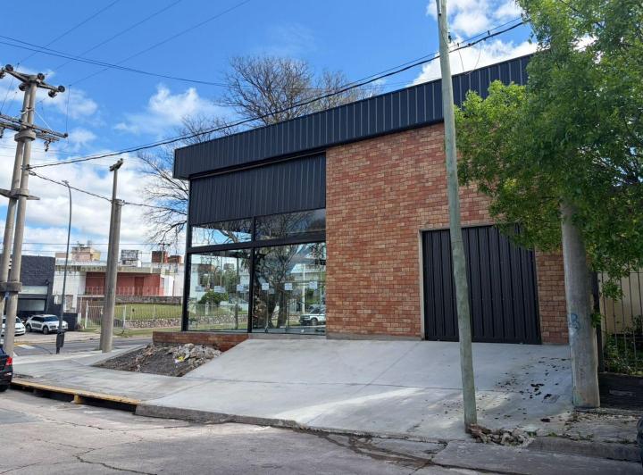 Local comercial · 220m²