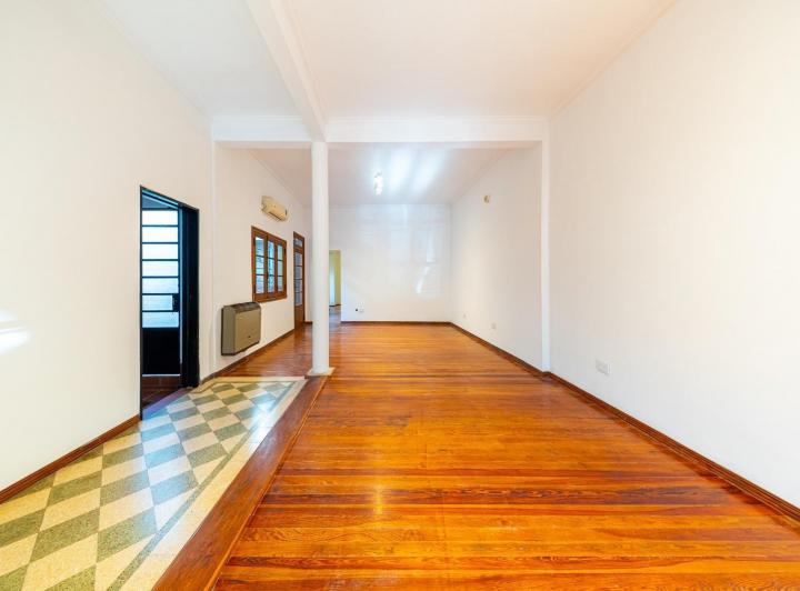 Casa · 167m² · 6 Ambientes · 1 Cochera