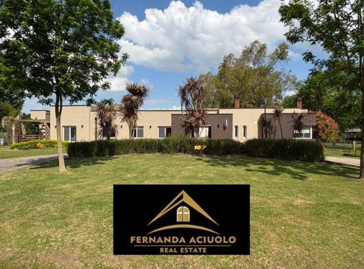 Casa · 271m² · 6 Ambientes · 1 Cochera