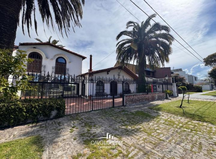 Casa · 253m² · 4 Ambientes · 3 Cocheras