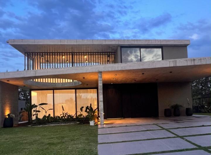 Casa · 470m² · 6 Ambientes · 4 Cocheras