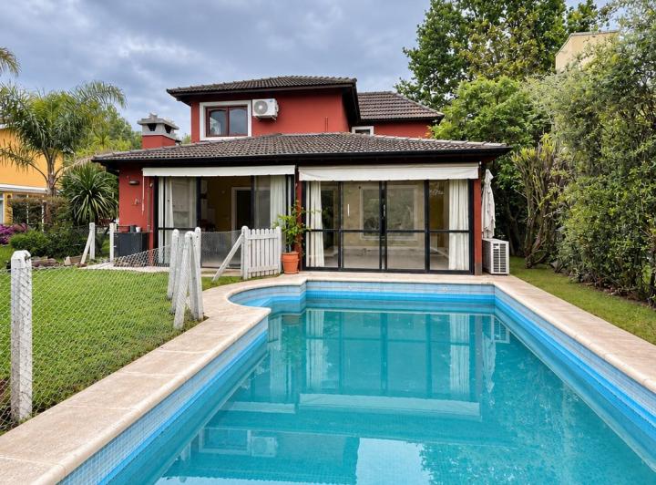 Casa · 200m² · 4 Ambientes