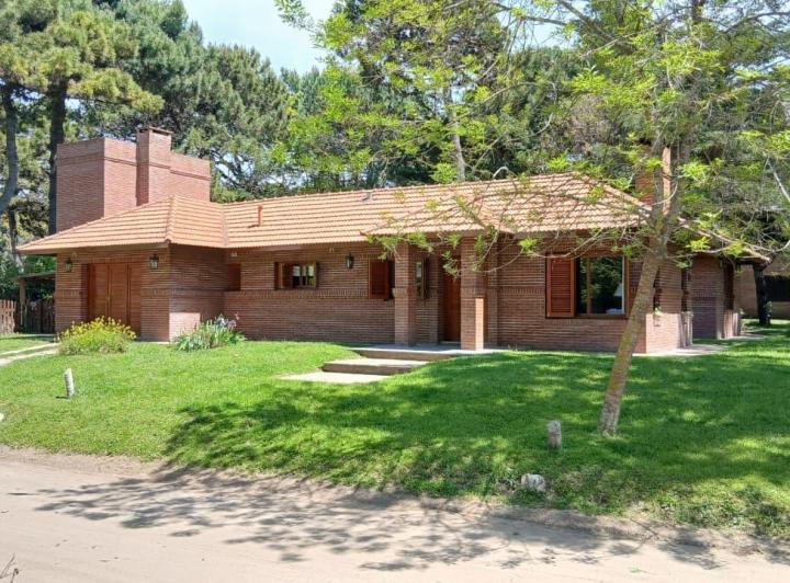 Casa · 180m² · 3 Dormitorios · 1 Cochera