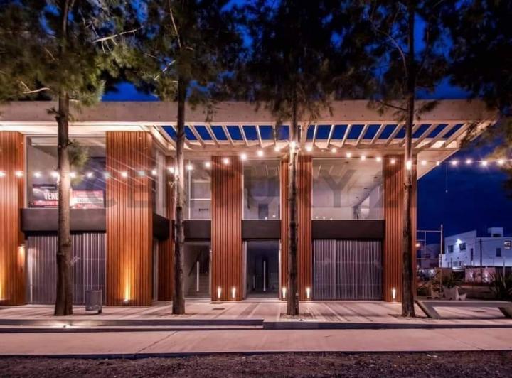 Local comercial · 145m²