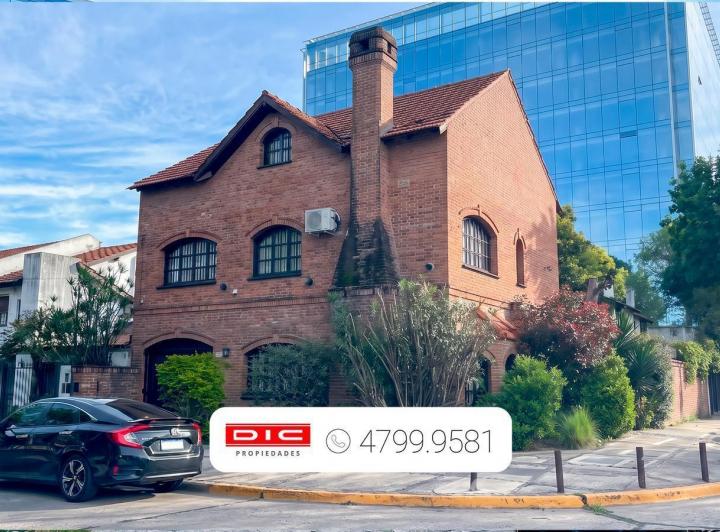 Casa · 230m² · 5 Ambientes · 1 Cochera