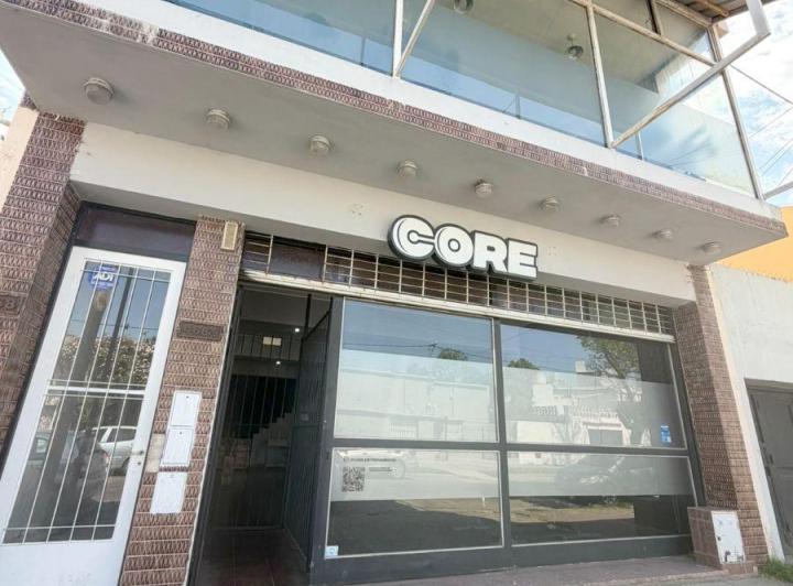 Local comercial · 230m² · 3 Ambientes