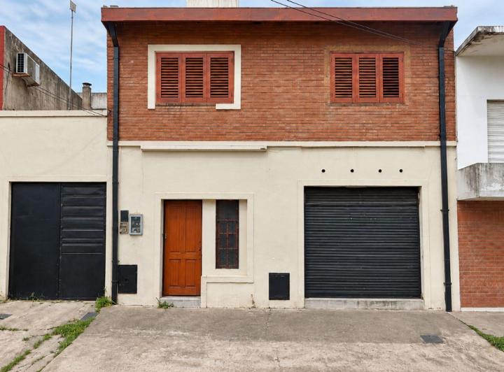 Casa · 270m² · 10 Ambientes · 1 Cochera