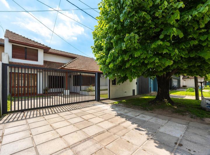 Casa · 158m² · 2 Cocheras