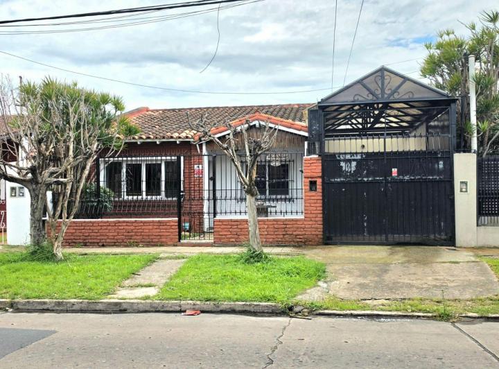Casa · 100m² · 5 Ambientes · 1 Cochera