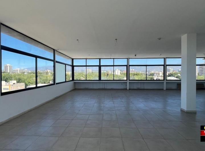 Oficina comercial · 294m²