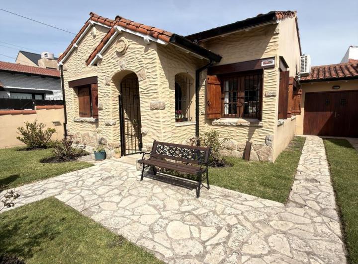 Casa · 158m² · 3 Ambientes · 3 Cocheras