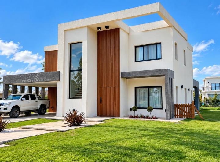 Casa · 288m² · 5 Ambientes · 2 Cocheras