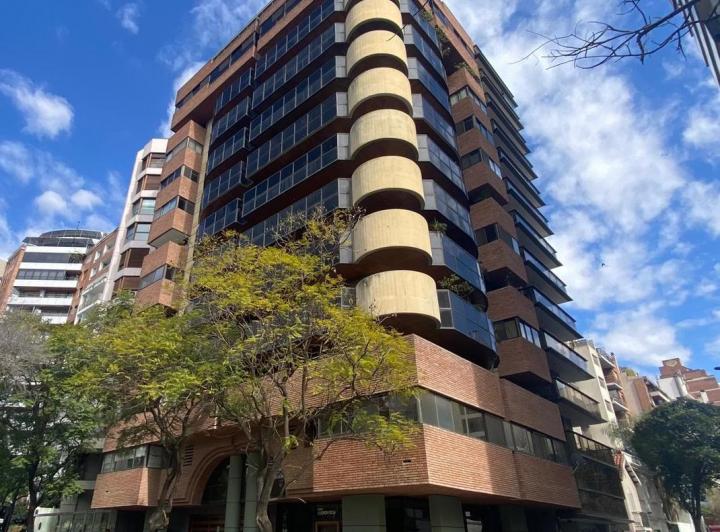 Departamento · 238m² · 3 Dormitorios · 1 Cochera